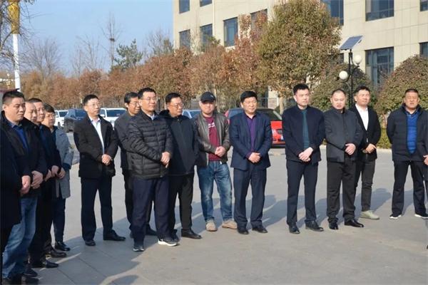 发扬“三牛”精神,赢在牛年——集团党委书记、董事长滕鸿儒大年初一向全体干部职工拜年