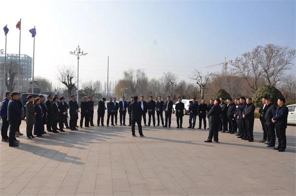 发扬“三牛”精神,赢在牛年——集团党委书记、董事长滕鸿儒大年初一向全体干部职工拜年