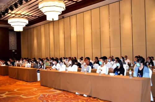 山东一滕集团2022年金秋助学活动隆重举行