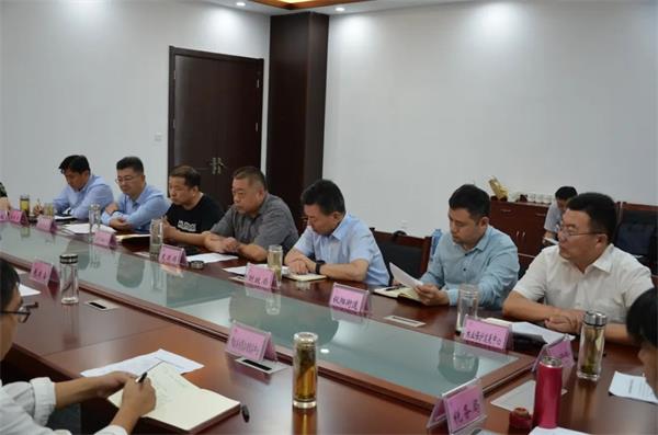 市委副书记、市长展延安在一滕大厦调研仪阳通用机场项目推进工作